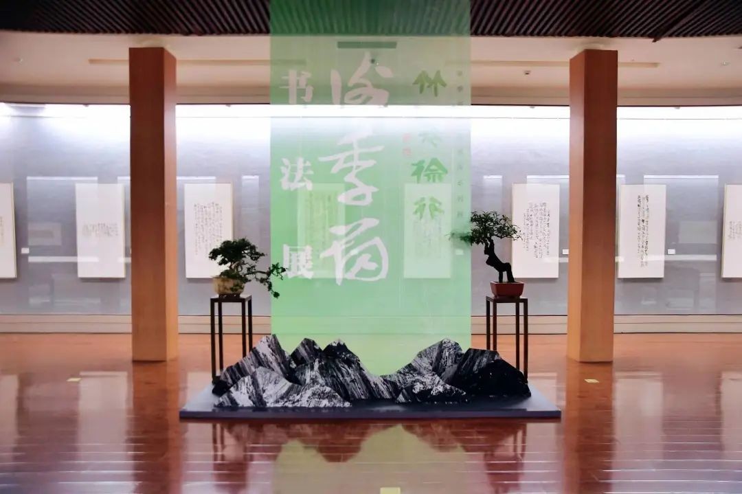 到杜甫草堂 看“竹里徐行——谢季筠书法承传系列展”