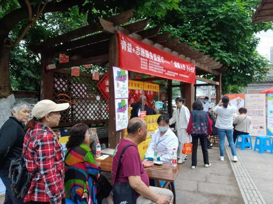 青羊志愿服务直通车开到了居民家门口